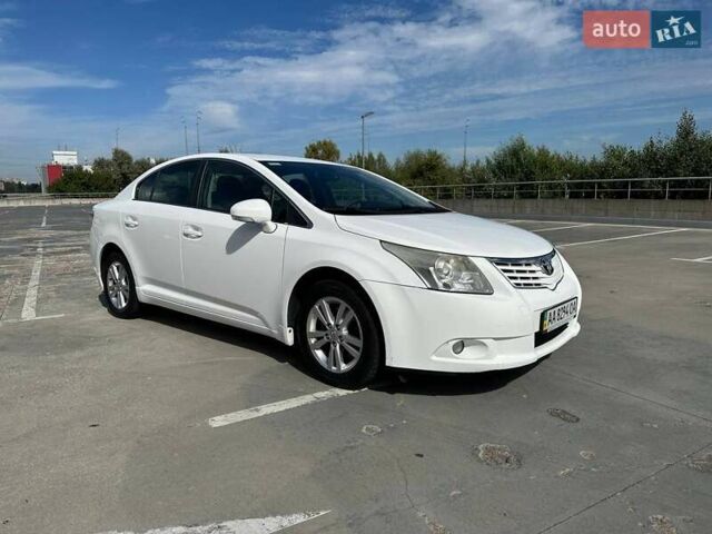 Білий Тойота Авенсіс, об'ємом двигуна 1.8 л та пробігом 235 тис. км за 8800 $, фото 2 на Automoto.ua