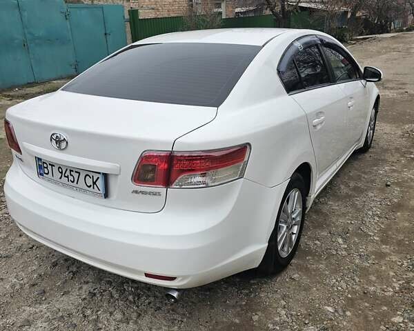 Белый Тойота Авенсис, объемом двигателя 1.8 л и пробегом 205 тыс. км за 9999 $, фото 6 на Automoto.ua