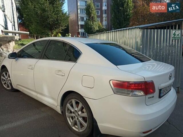 Белый Тойота Авенсис, объемом двигателя 2 л и пробегом 240 тыс. км за 9000 $, фото 3 на Automoto.ua
