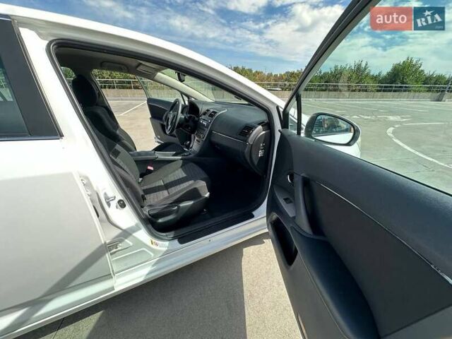 Білий Тойота Авенсіс, об'ємом двигуна 1.8 л та пробігом 235 тис. км за 8800 $, фото 13 на Automoto.ua