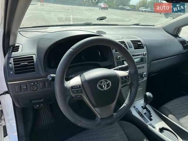 Білий Тойота Авенсіс, об'ємом двигуна 1.8 л та пробігом 235 тис. км за 8800 $, фото 18 на Automoto.ua