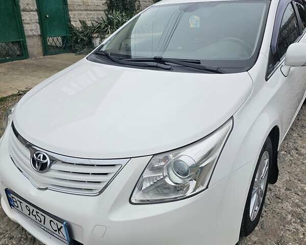 Белый Тойота Авенсис, объемом двигателя 1.8 л и пробегом 205 тыс. км за 9999 $, фото 10 на Automoto.ua