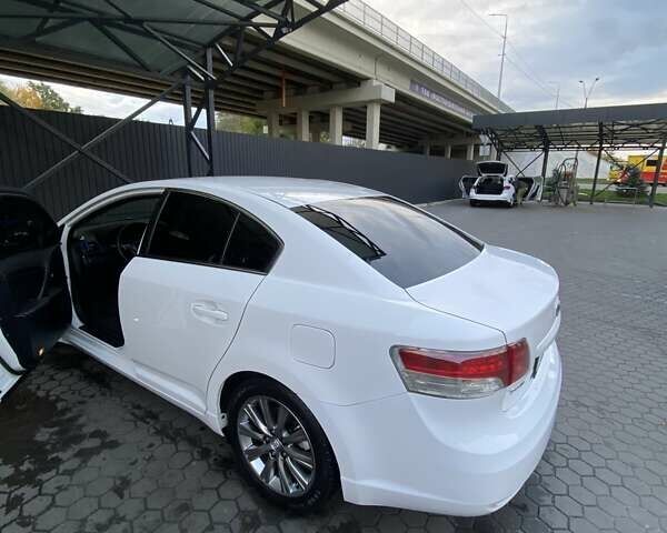 Белый Тойота Авенсис, объемом двигателя 2 л и пробегом 236 тыс. км за 10599 $, фото 10 на Automoto.ua