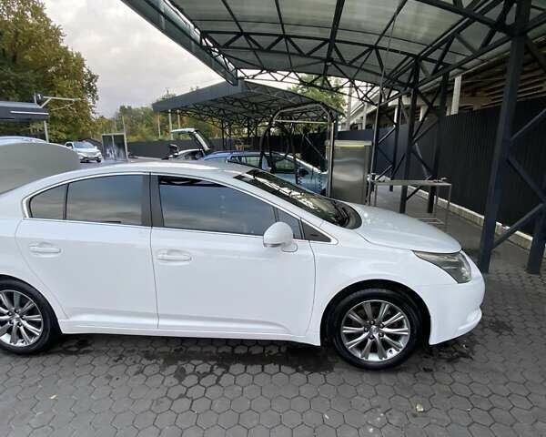 Белый Тойота Авенсис, объемом двигателя 2 л и пробегом 236 тыс. км за 10599 $, фото 13 на Automoto.ua