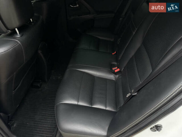 Белый Тойота Авенсис, объемом двигателя 1.8 л и пробегом 164 тыс. км за 8800 $, фото 21 на Automoto.ua