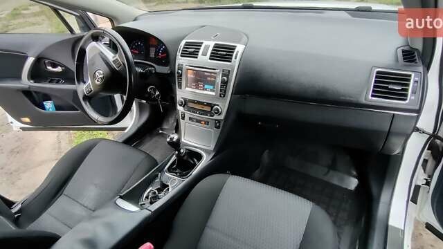 Белый Тойота Авенсис, объемом двигателя 1.8 л и пробегом 257 тыс. км за 9600 $, фото 7 на Automoto.ua