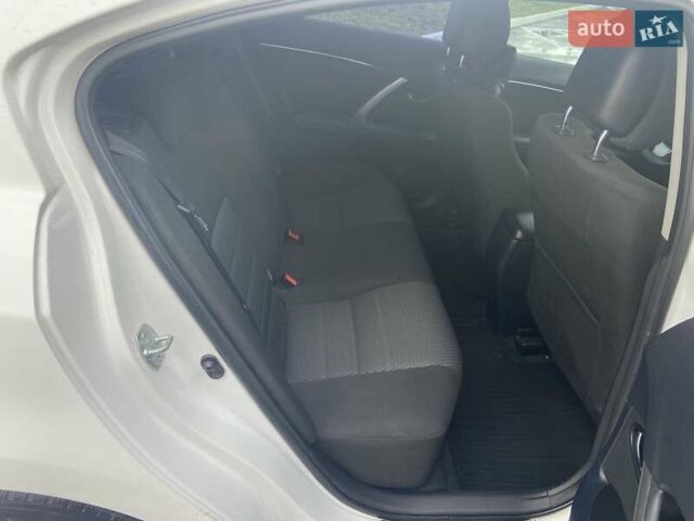 Белый Тойота Авенсис, объемом двигателя 1.8 л и пробегом 180 тыс. км за 11700 $, фото 12 на Automoto.ua