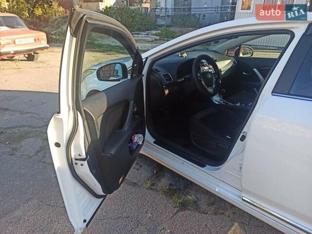 Белый Тойота Авенсис, объемом двигателя 1.8 л и пробегом 255 тыс. км за 9500 $, фото 4 на Automoto.ua