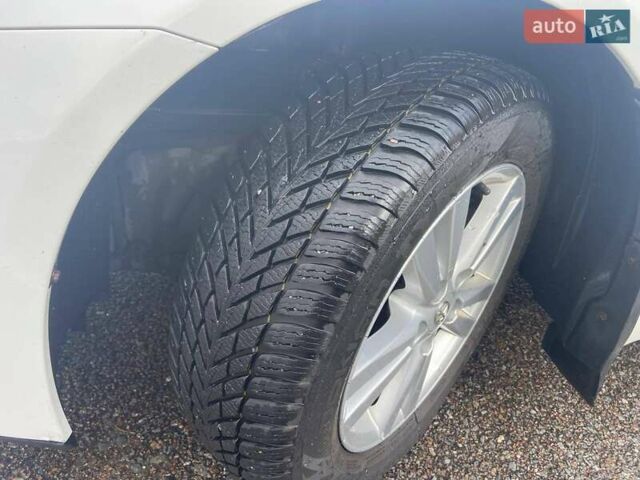 Белый Тойота Авенсис, объемом двигателя 1.8 л и пробегом 180 тыс. км за 11700 $, фото 8 на Automoto.ua