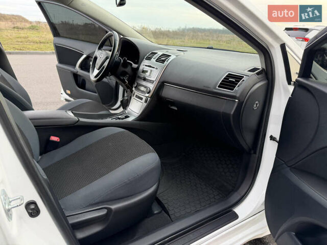 Белый Тойота Авенсис, объемом двигателя 1.8 л и пробегом 40 тыс. км за 12800 $, фото 15 на Automoto.ua