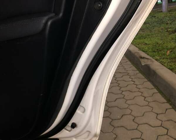 Білий Тойота Авенсіс, об'ємом двигуна 2 л та пробігом 227 тис. км за 10800 $, фото 17 на Automoto.ua