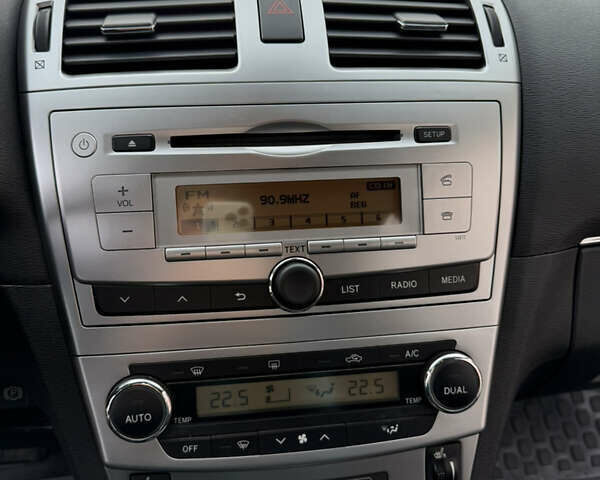 Белый Тойота Авенсис, объемом двигателя 1.8 л и пробегом 40 тыс. км за 12800 $, фото 22 на Automoto.ua