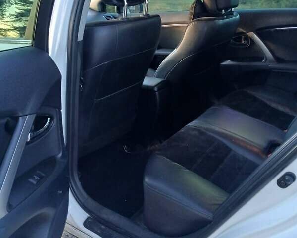 Белый Тойота Авенсис, объемом двигателя 2 л и пробегом 194 тыс. км за 9800 $, фото 15 на Automoto.ua