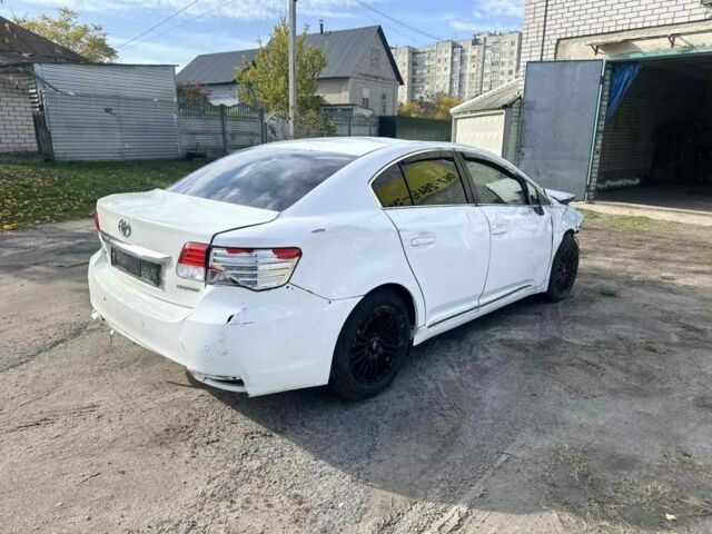 Белый Тойота Авенсис, объемом двигателя 2 л и пробегом 200 тыс. км за 3200 $, фото 1 на Automoto.ua