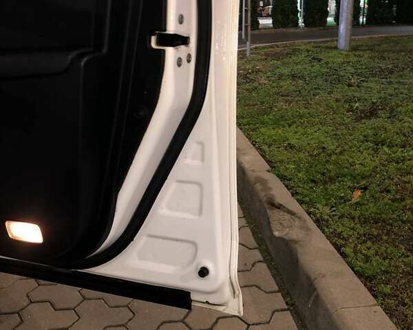 Білий Тойота Авенсіс, об'ємом двигуна 2 л та пробігом 227 тис. км за 10800 $, фото 18 на Automoto.ua