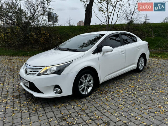Белый Тойота Авенсис, объемом двигателя 1.8 л и пробегом 135 тыс. км за 12700 $, фото 2 на Automoto.ua