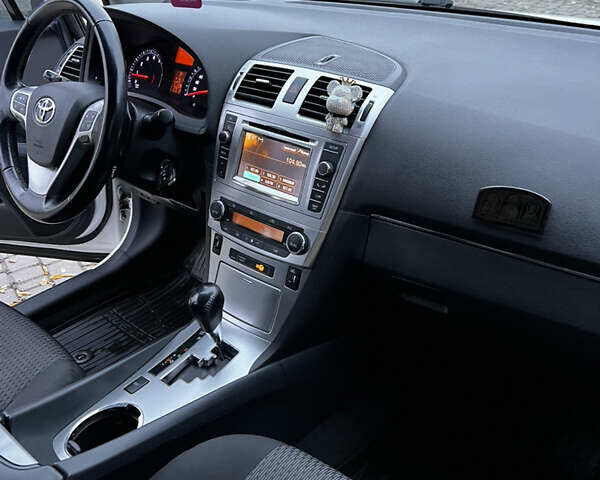 Белый Тойота Авенсис, объемом двигателя 1.8 л и пробегом 135 тыс. км за 12700 $, фото 21 на Automoto.ua
