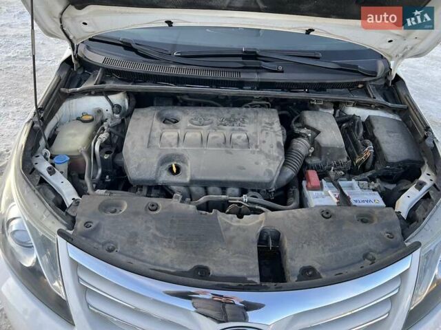 Белый Тойота Авенсис, объемом двигателя 1.8 л и пробегом 211 тыс. км за 11200 $, фото 8 на Automoto.ua