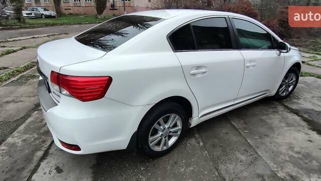 Белый Тойота Авенсис, объемом двигателя 1.8 л и пробегом 257 тыс. км за 9600 $, фото 3 на Automoto.ua