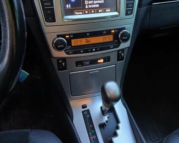 Белый Тойота Авенсис, объемом двигателя 2 л и пробегом 194 тыс. км за 9800 $, фото 13 на Automoto.ua