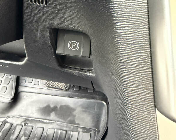 Белый Тойота Авенсис, объемом двигателя 1.8 л и пробегом 40 тыс. км за 12800 $, фото 24 на Automoto.ua