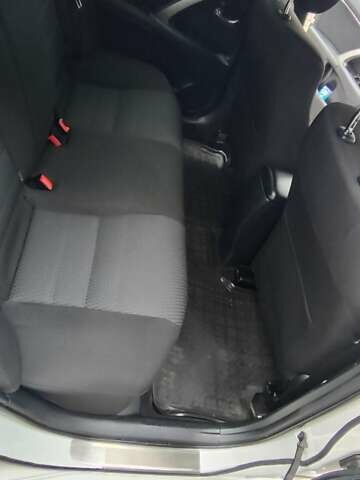 Белый Тойота Авенсис, объемом двигателя 1.8 л и пробегом 257 тыс. км за 9600 $, фото 9 на Automoto.ua