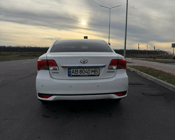 Белый Тойота Авенсис, объемом двигателя 1.8 л и пробегом 40 тыс. км за 12800 $, фото 6 на Automoto.ua
