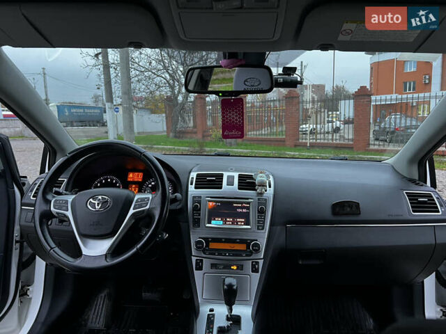 Белый Тойота Авенсис, объемом двигателя 1.8 л и пробегом 135 тыс. км за 12700 $, фото 25 на Automoto.ua