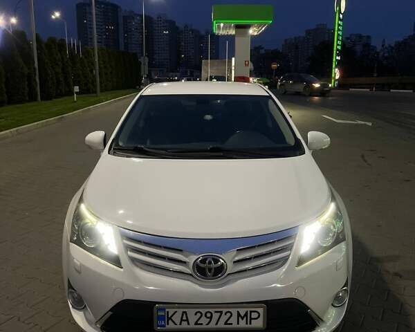 Білий Тойота Авенсіс, об'ємом двигуна 2 л та пробігом 227 тис. км за 10800 $, фото 1 на Automoto.ua