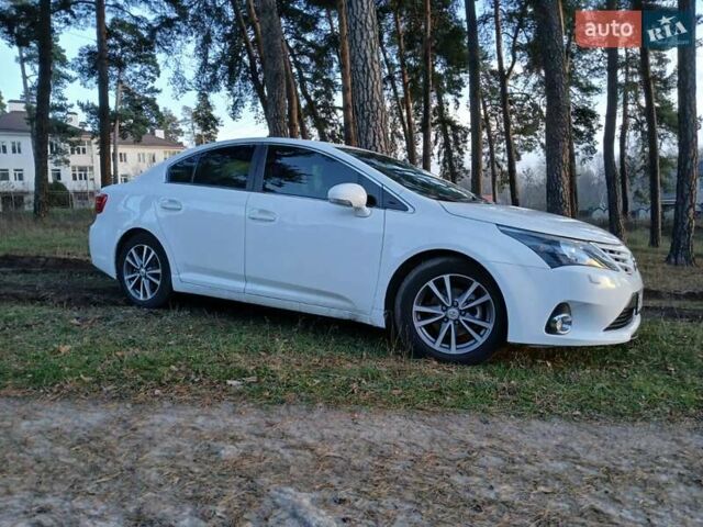 Белый Тойота Авенсис, объемом двигателя 2 л и пробегом 194 тыс. км за 9800 $, фото 2 на Automoto.ua
