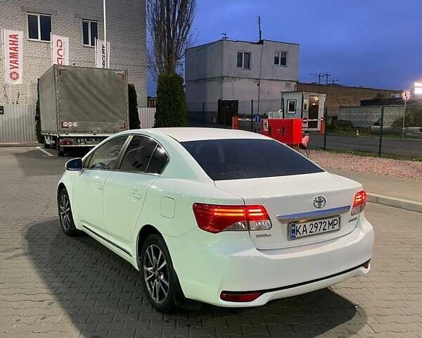 Білий Тойота Авенсіс, об'ємом двигуна 2 л та пробігом 227 тис. км за 10800 $, фото 5 на Automoto.ua