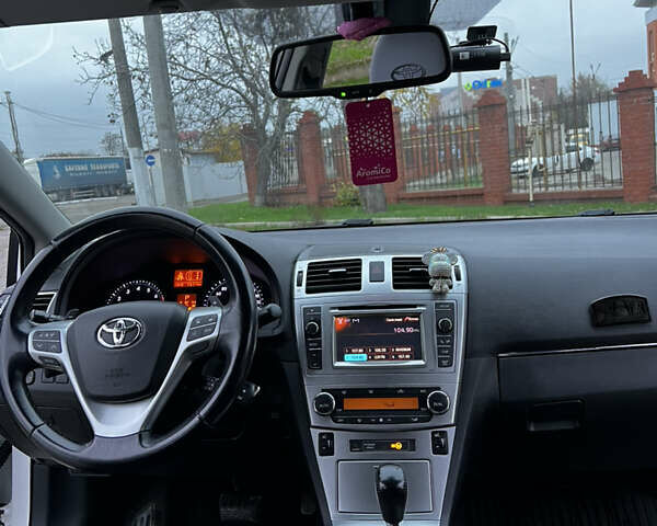 Белый Тойота Авенсис, объемом двигателя 1.8 л и пробегом 135 тыс. км за 12700 $, фото 23 на Automoto.ua