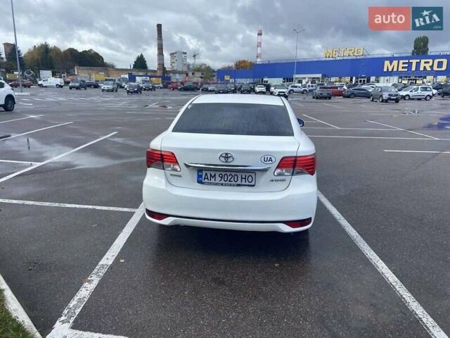 Белый Тойота Авенсис, объемом двигателя 1.8 л и пробегом 180 тыс. км за 11700 $, фото 2 на Automoto.ua