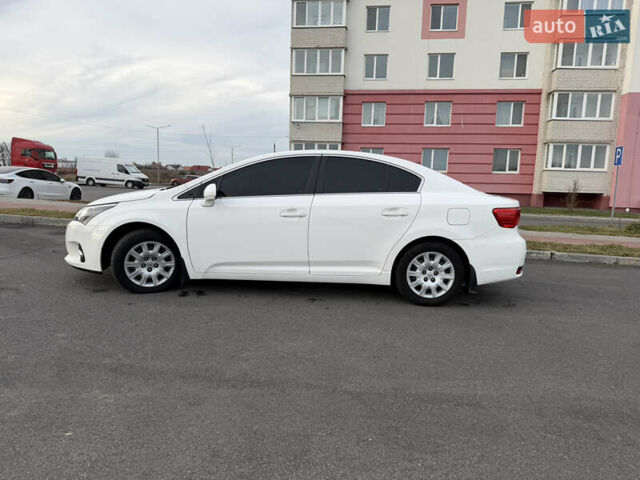 Белый Тойота Авенсис, объемом двигателя 1.8 л и пробегом 40 тыс. км за 12800 $, фото 3 на Automoto.ua