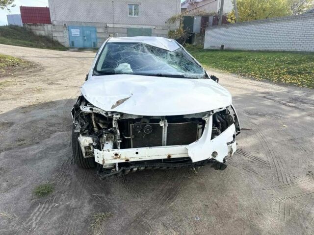 Белый Тойота Авенсис, объемом двигателя 2 л и пробегом 200 тыс. км за 3200 $, фото 4 на Automoto.ua