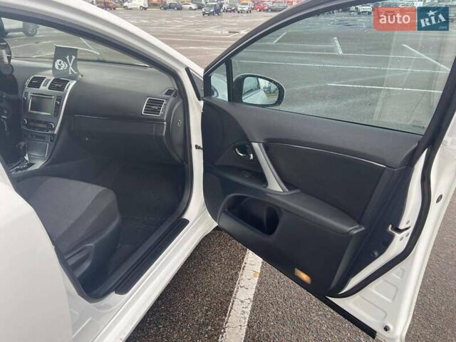 Белый Тойота Авенсис, объемом двигателя 1.8 л и пробегом 180 тыс. км за 11700 $, фото 14 на Automoto.ua