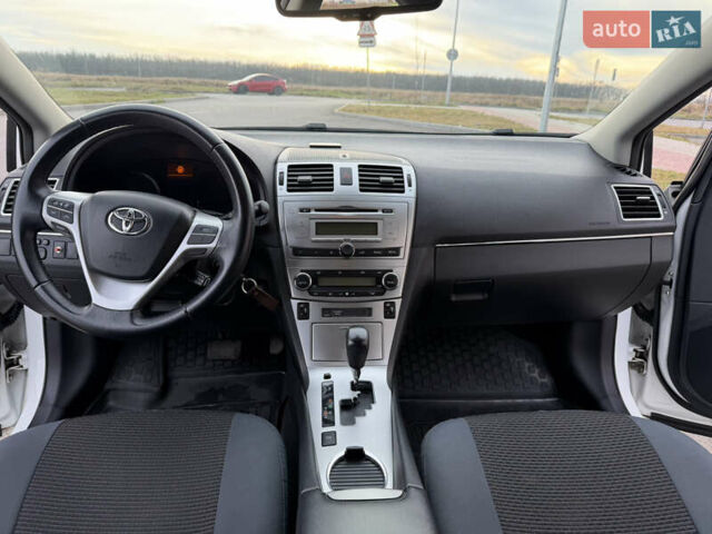 Белый Тойота Авенсис, объемом двигателя 1.8 л и пробегом 40 тыс. км за 12800 $, фото 17 на Automoto.ua