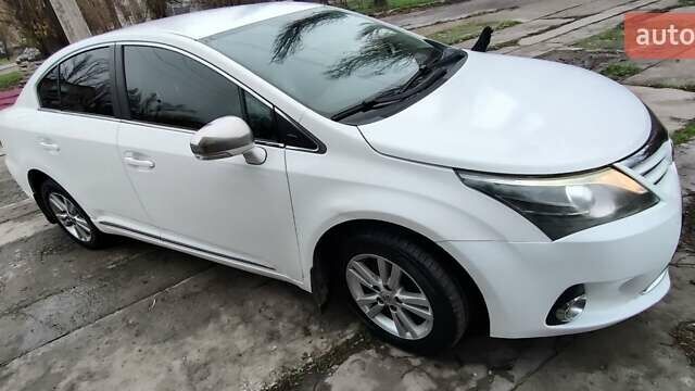 Белый Тойота Авенсис, объемом двигателя 1.8 л и пробегом 257 тыс. км за 9600 $, фото 2 на Automoto.ua