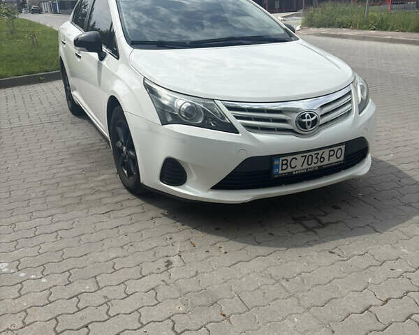 Белый Тойота Авенсис, объемом двигателя 2 л и пробегом 284 тыс. км за 9300 $, фото 3 на Automoto.ua