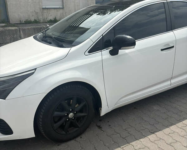 Белый Тойота Авенсис, объемом двигателя 2 л и пробегом 284 тыс. км за 9300 $, фото 14 на Automoto.ua