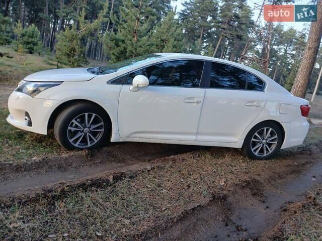 Белый Тойота Авенсис, объемом двигателя 2 л и пробегом 194 тыс. км за 9800 $, фото 5 на Automoto.ua