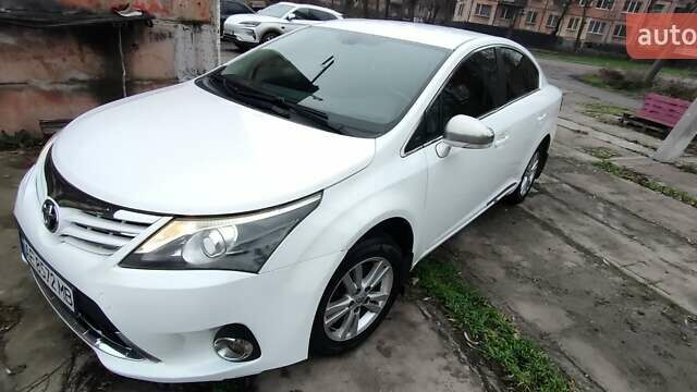 Белый Тойота Авенсис, объемом двигателя 1.8 л и пробегом 257 тыс. км за 9600 $, фото 1 на Automoto.ua