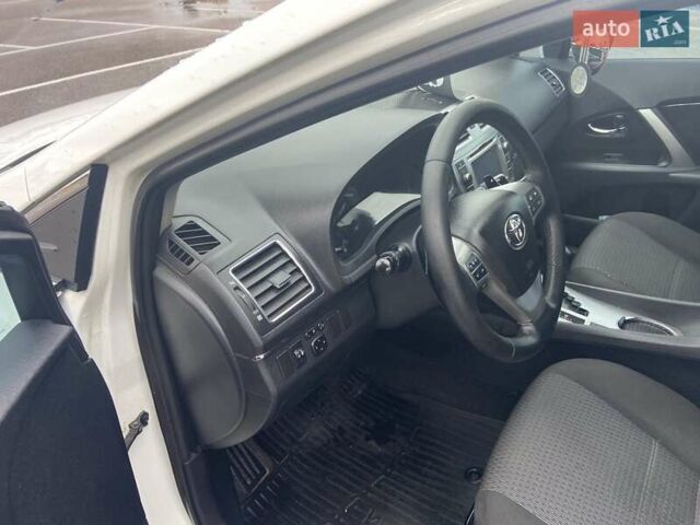 Белый Тойота Авенсис, объемом двигателя 1.8 л и пробегом 180 тыс. км за 11700 $, фото 9 на Automoto.ua
