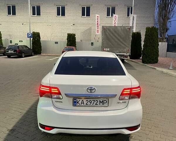 Білий Тойота Авенсіс, об'ємом двигуна 2 л та пробігом 227 тис. км за 10800 $, фото 6 на Automoto.ua