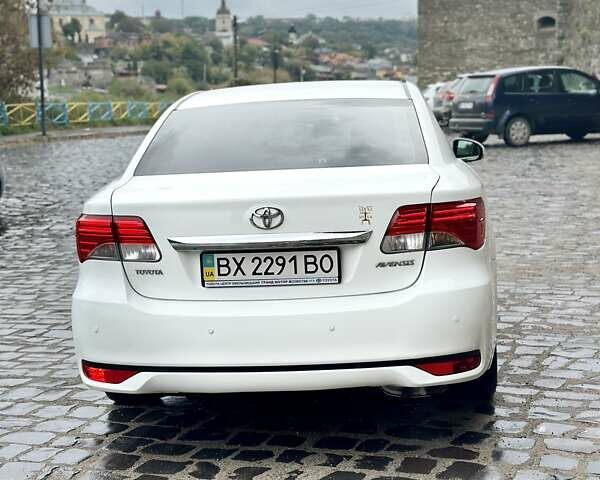 Белый Тойота Авенсис, объемом двигателя 1.8 л и пробегом 216 тыс. км за 10500 $, фото 2 на Automoto.ua