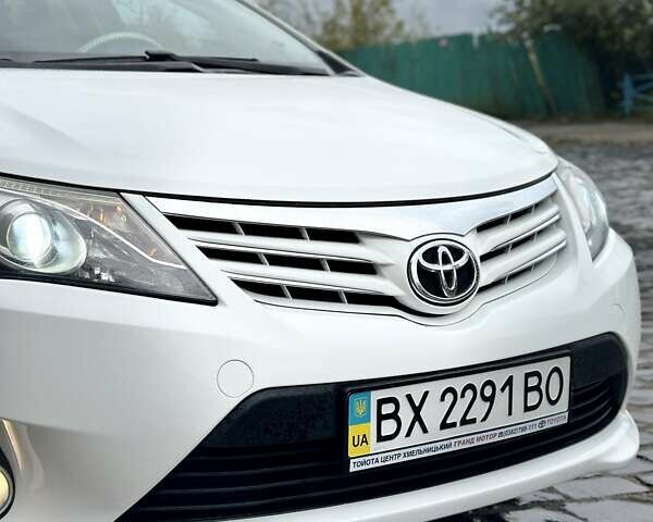 Белый Тойота Авенсис, объемом двигателя 1.8 л и пробегом 216 тыс. км за 10500 $, фото 4 на Automoto.ua