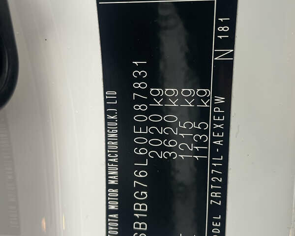 Белый Тойота Авенсис, объемом двигателя 1.8 л и пробегом 179 тыс. км за 11200 $, фото 13 на Automoto.ua