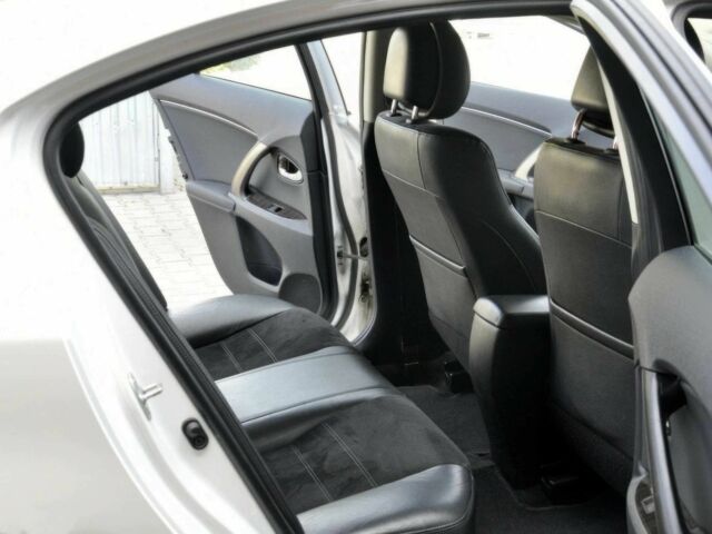 Белый Тойота Авенсис, объемом двигателя 2 л и пробегом 82 тыс. км за 8300 $, фото 9 на Automoto.ua