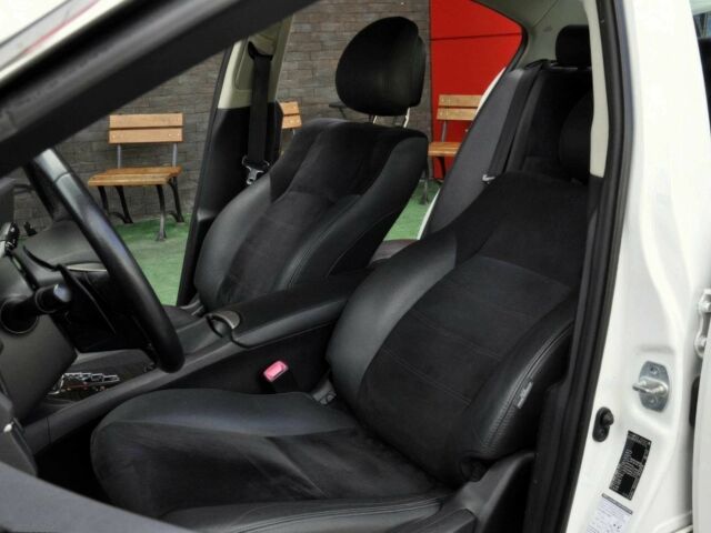 Белый Тойота Авенсис, объемом двигателя 2 л и пробегом 82 тыс. км за 8300 $, фото 7 на Automoto.ua