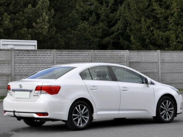 Белый Тойота Авенсис, объемом двигателя 2 л и пробегом 82 тыс. км за 8300 $, фото 3 на Automoto.ua